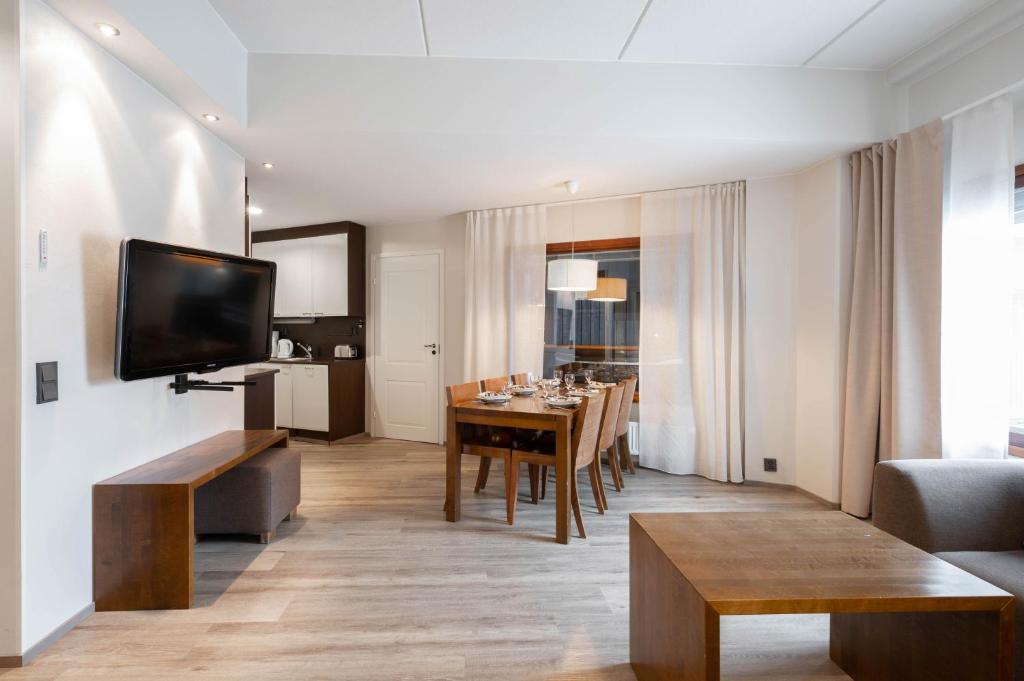 TV a/nebo společenská místnost v ubytování Ski-Inn RukaVillage