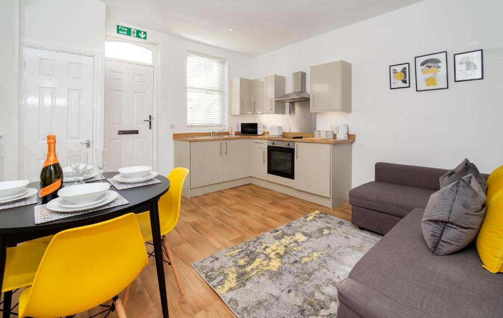 Henry Court Apartment 2 - One-Bedroom Apartment