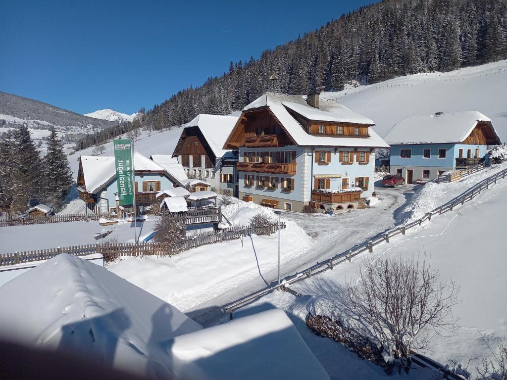 an aerial view of a resort in the snow at Hansalagut in Mauterndorf