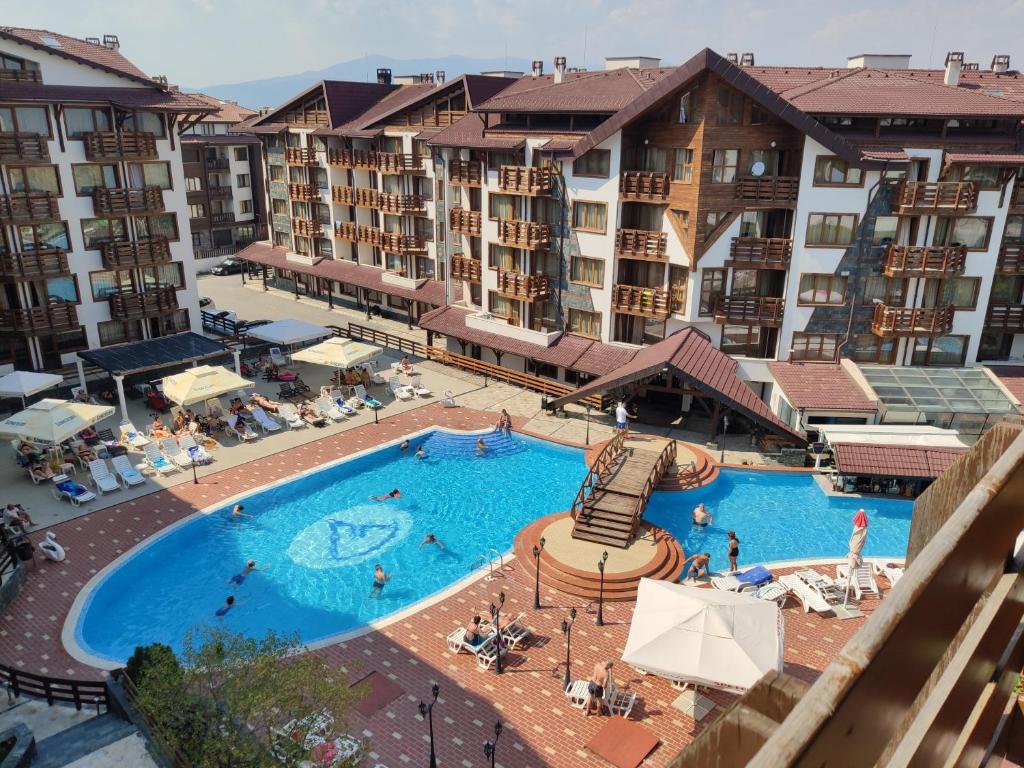 Bazén v ubytování Bansko Belvedere Apartament nebo v jeho okolí