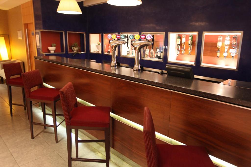 Lounge nebo bar v ubytování Holiday Inn Express Southampton - M27, J7 by IHG