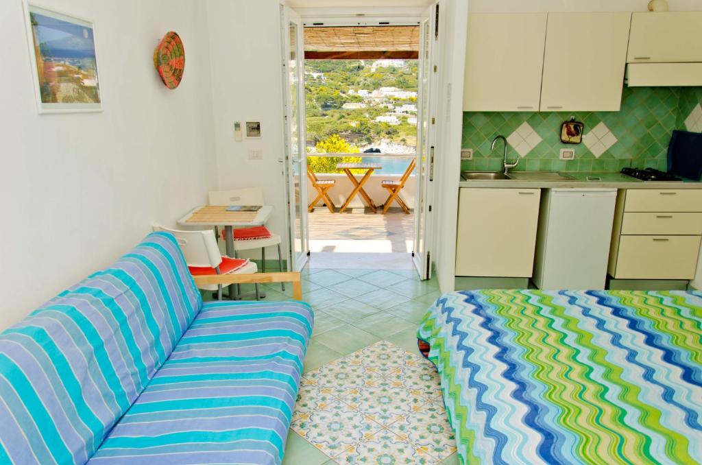 Kuchyň nebo kuchyňský kout v ubytování Sunset Village Ponza