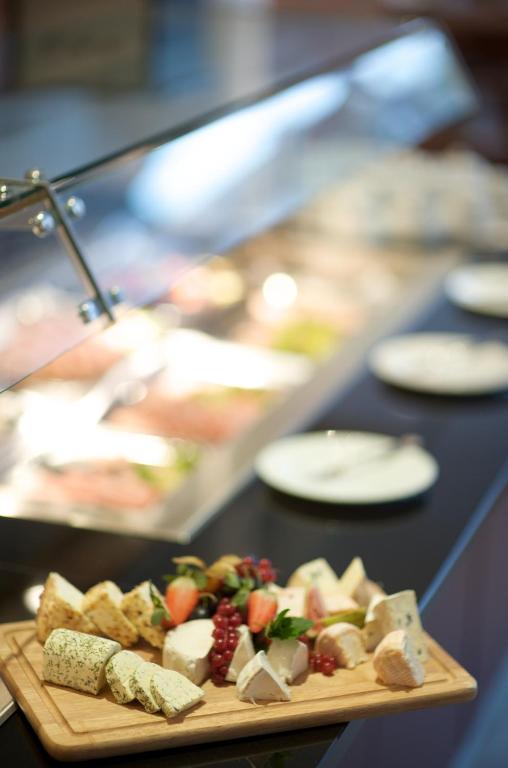 Ramada by Wyndham Dresden - Resim 5