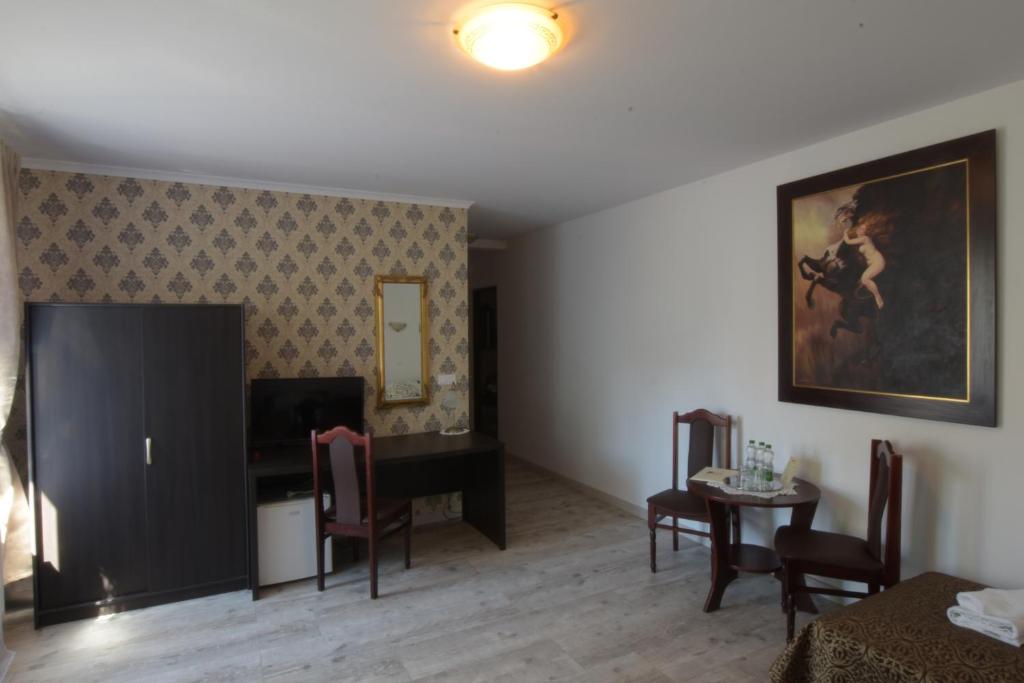Dworek Zloty Róg Hotel i Restauracja - Resim 16