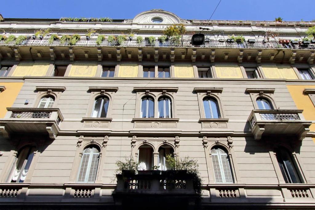 The building in which a vendégházakat is located
