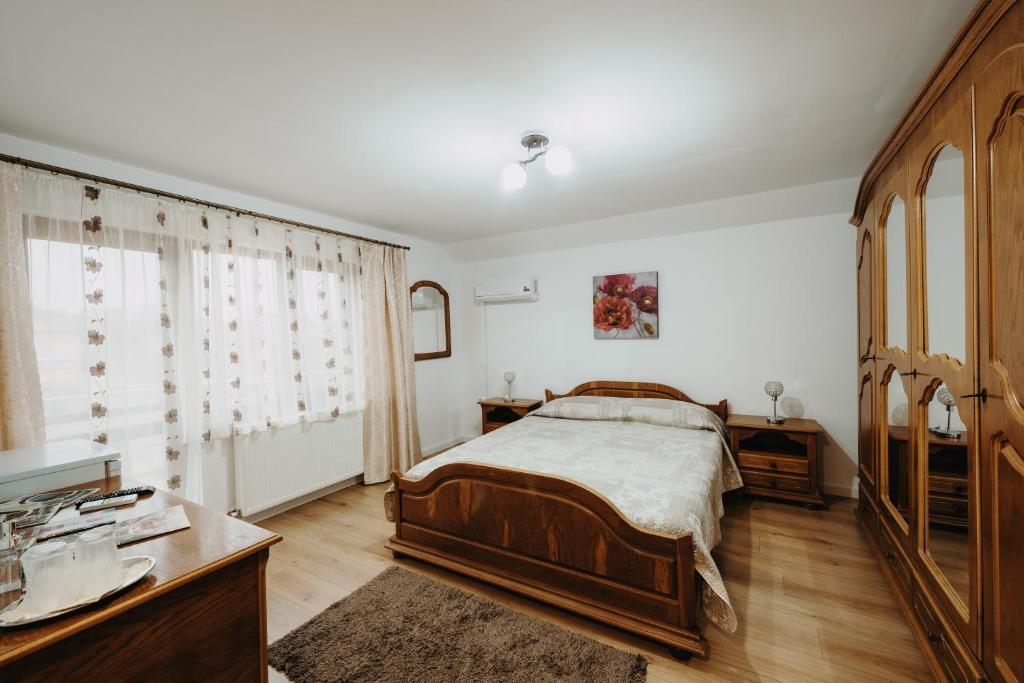 Pensiunea Alin - Double Room With Private Bathroom