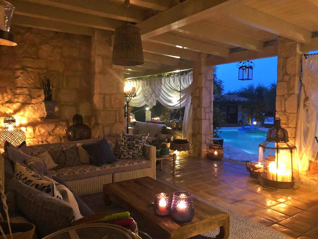 Bazén v ubytovaní Lalla Private Luxury Villa alebo v jeho blízkosti