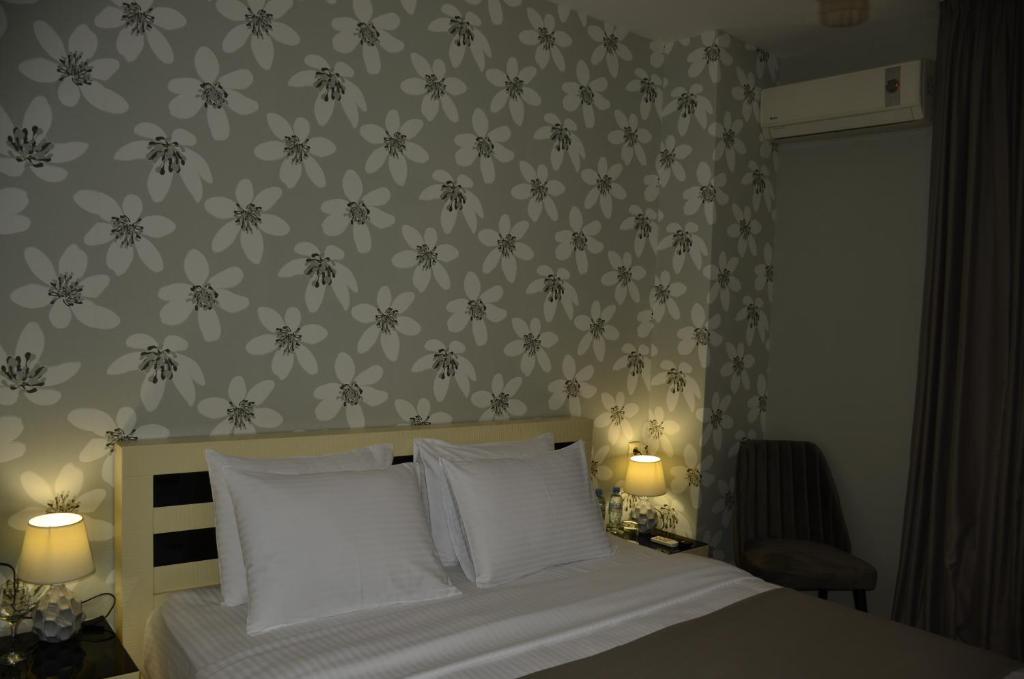Postel nebo postele na pokoji v ubytování Vere Corner Hotel