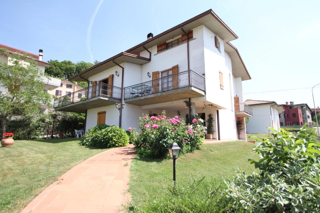 a white house with a walkway in front of it at B&B Margherita Le Fiabe in SantʼAgata Feltria