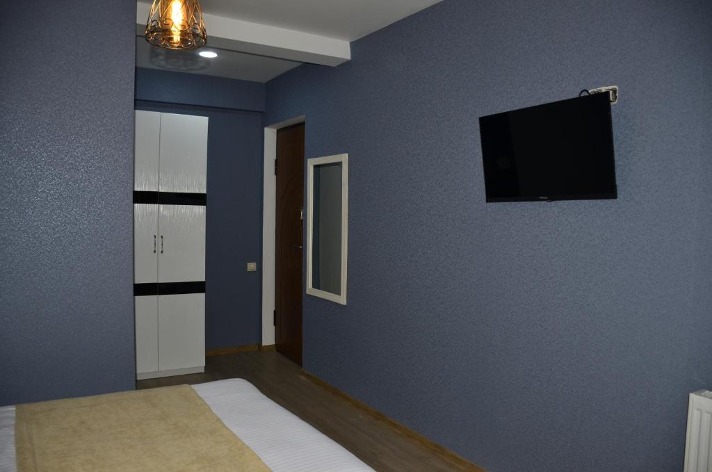 TV a/nebo společenská místnost v ubytování Vere Corner Hotel