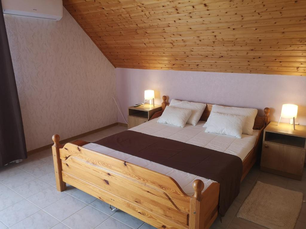 Postel nebo postele na pokoji v ubytování Csokoládé