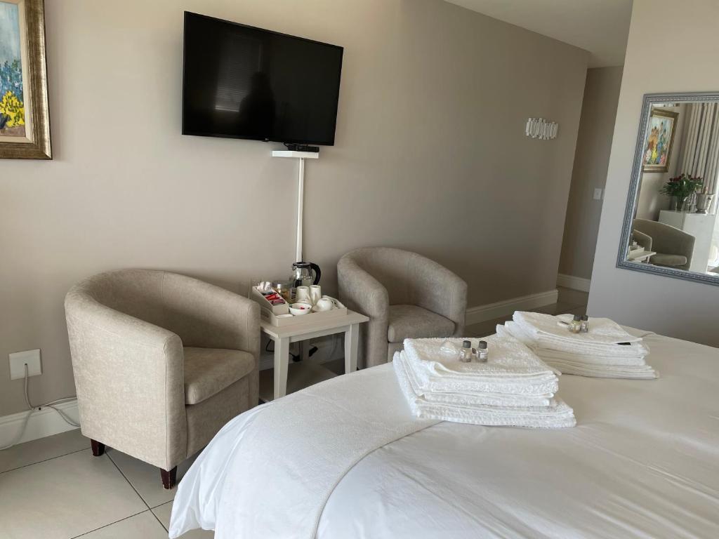 Vermont Hermanus - views, sunny, right on the sea - Holiday Home