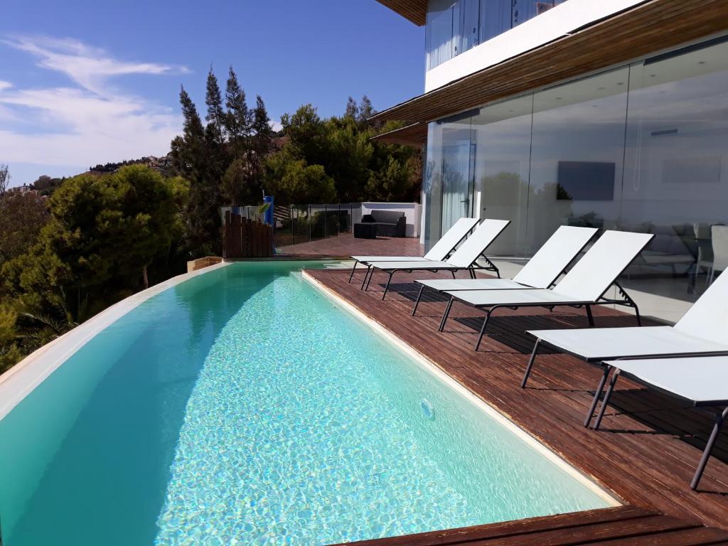 Bazén v ubytovaní Villa Luxury Paradise alebo v jeho blízkosti