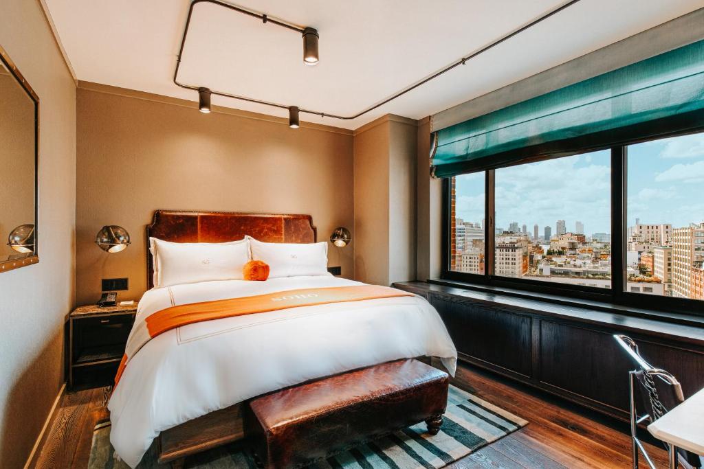 Cama ou camas em um quarto em Soho Grand Hotel