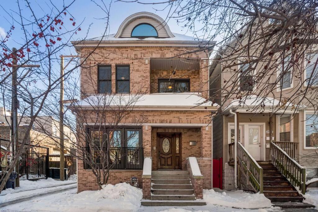 Large, Upscale Beautiful Home Perfect for Entertaining, Near Wrigley