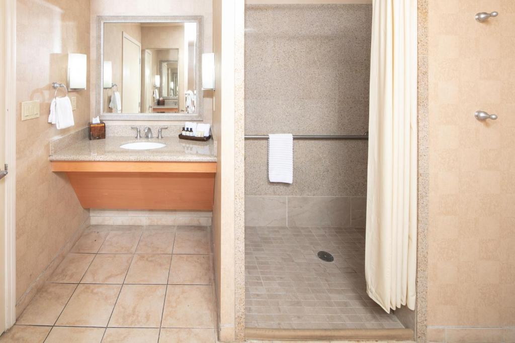 The Platinum Hotel photo
