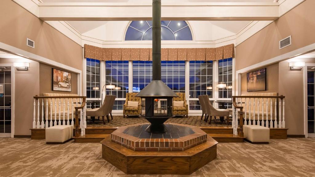 a lobby with a fireplace in the middle of a room at Best Western Westminster Hotel in Westminster