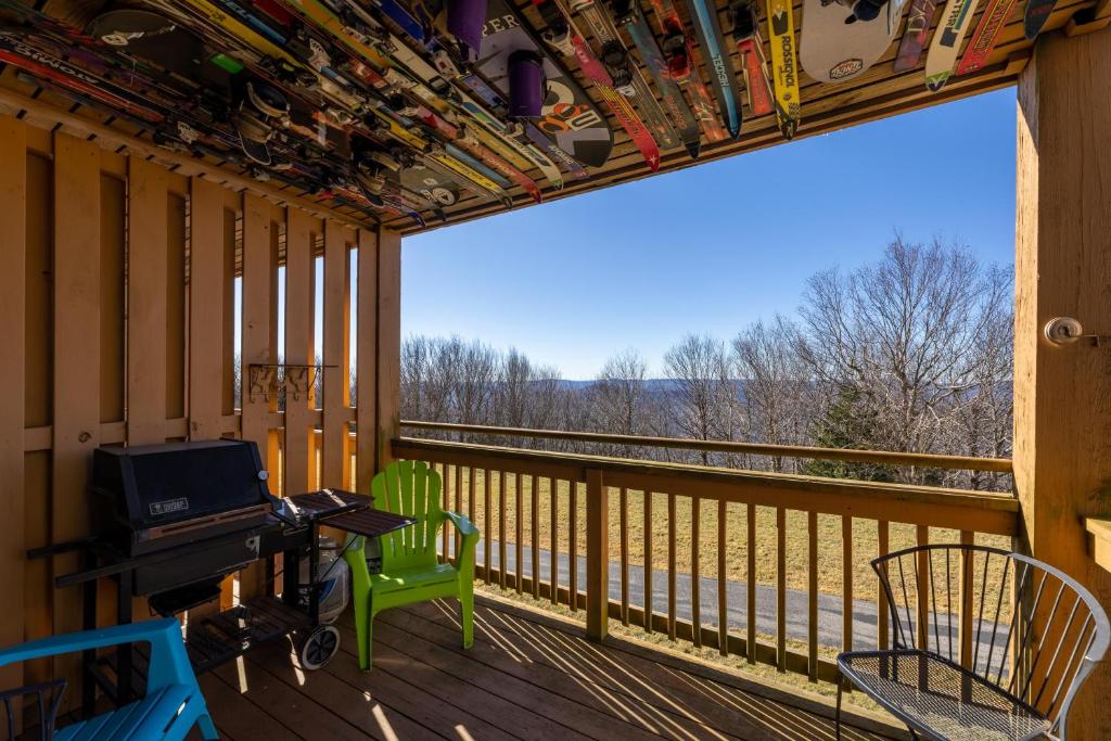 a balcony with a desk and a table and chairs at Sunsets at Summit 108b, free WI-FI, parking and AC in Snowshoe