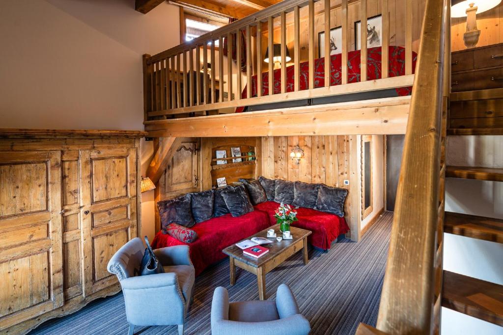 Fer à Cheval - Duplex Family Room