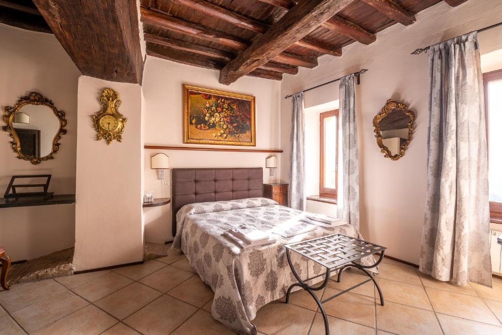 Postel nebo postele na pokoji v ubytování HOTEL TREVI Palazzo Natalini