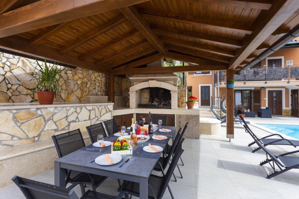 Basen w obiekcie Villa Vita in Poreč - Haus für 6-8 Personen lub w pobliżu