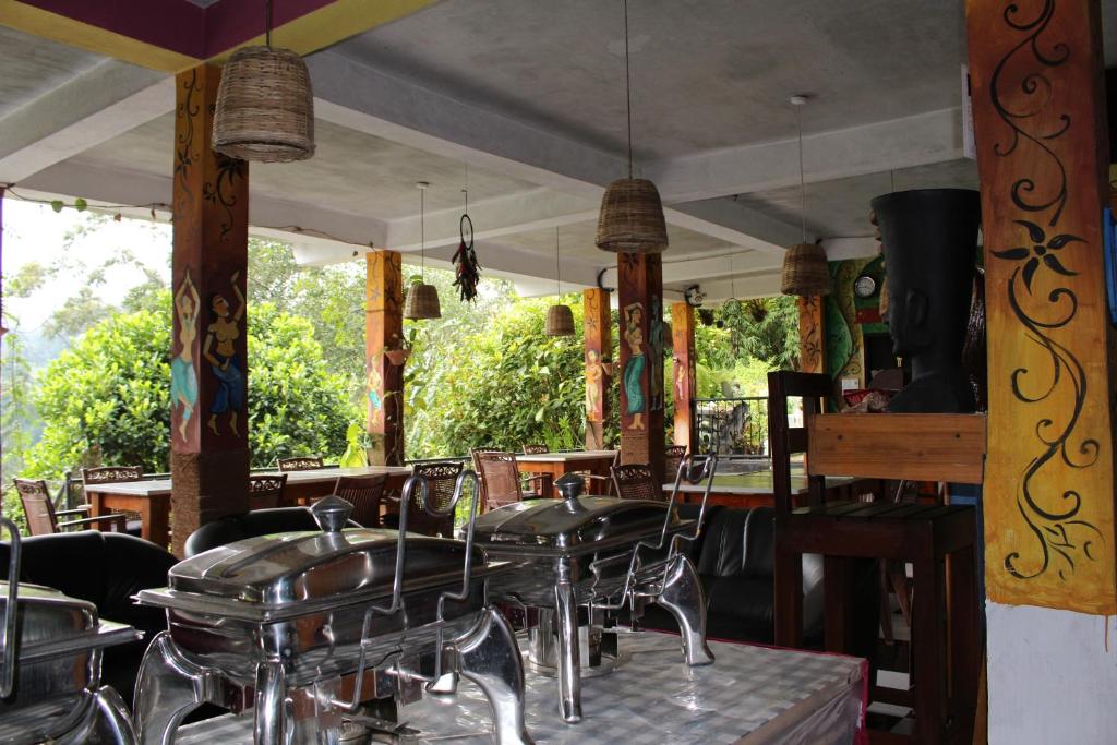 Restaurace v ubytování Rock side inn - Ella