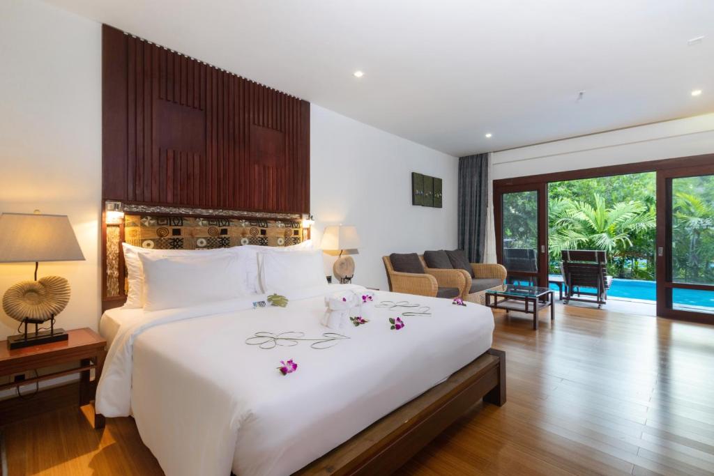 Postel nebo postele na pokoji v ubytování The Haven Khao Lak
