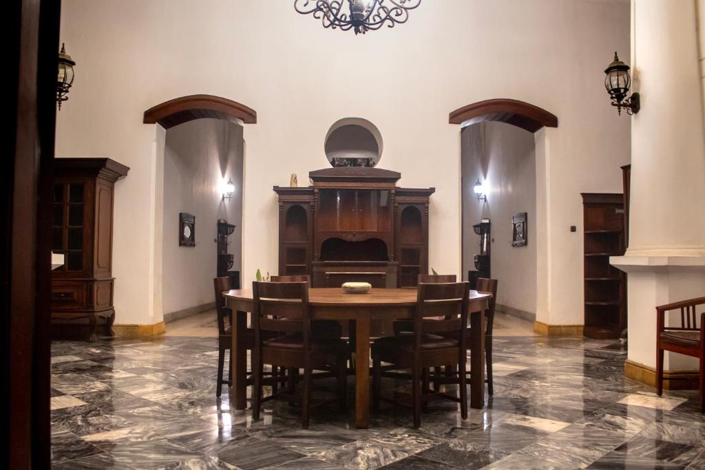 Posezení v ubytování Daroessalam Syariah Heritage Hotel