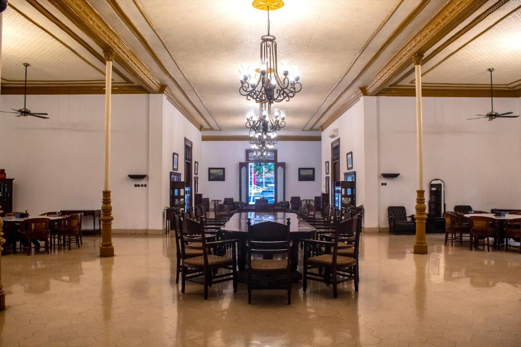 Posezení v ubytování Daroessalam Syariah Heritage Hotel