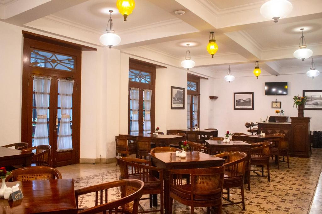 Restaurace v ubytování Daroessalam Syariah Heritage Hotel