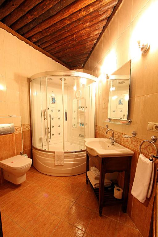 Koupelna v ubytování Assiana Cave Hotel