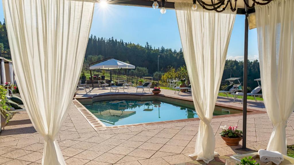Basen w obiekcie Villa Beltramonto 14, Emma Villas lub w pobliżu