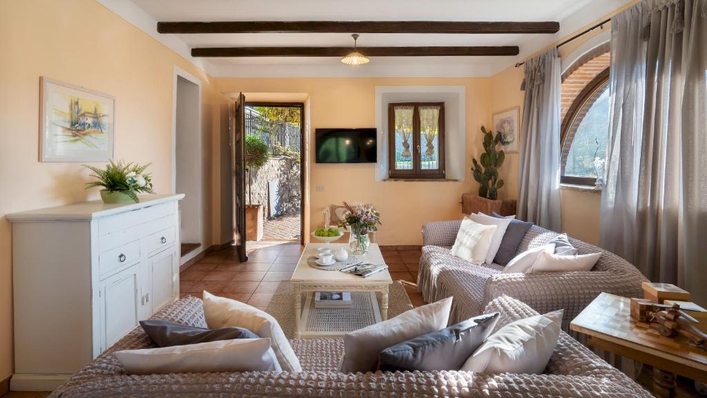 Część wypoczynkowa w obiekcie Villa Beltramonto 14, Emma Villas