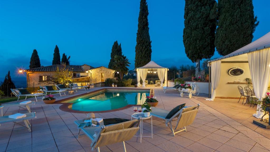 Basen w obiekcie Villa Beltramonto 14, Emma Villas lub w pobliżu