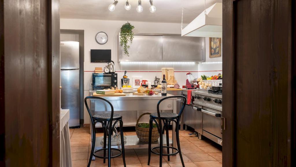 Kuchnia lub aneks kuchenny w obiekcie Villa Beltramonto 14, Emma Villas