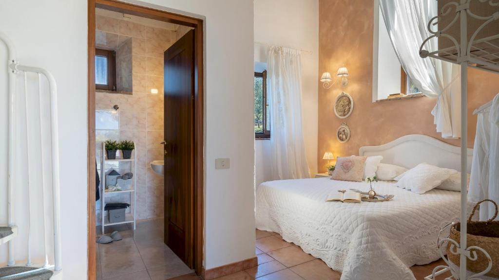 Łóżko lub łóżka w pokoju w obiekcie Villa Beltramonto 14, Emma Villas
