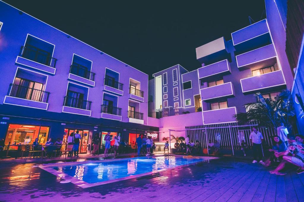 Amistat Island Hostel Ibiza - ALBERGUE JUVENIL, San Antonio ...
