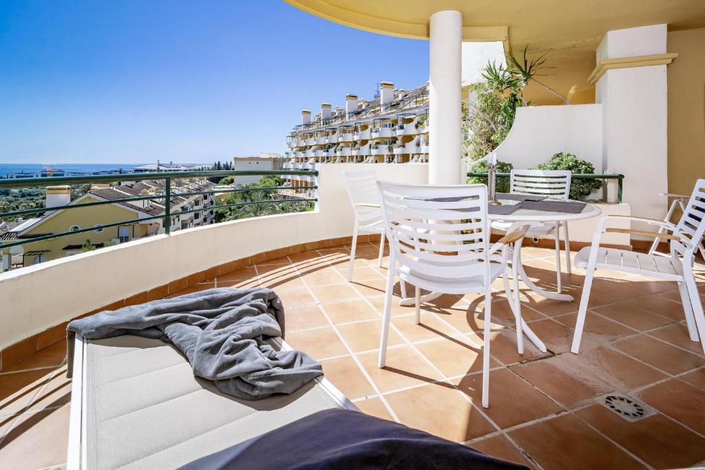 A balcony or terrace at SAA2- comfortable apartment Puerto banus