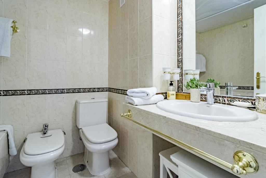 A bathroom at SAA2- comfortable apartment Puerto banus