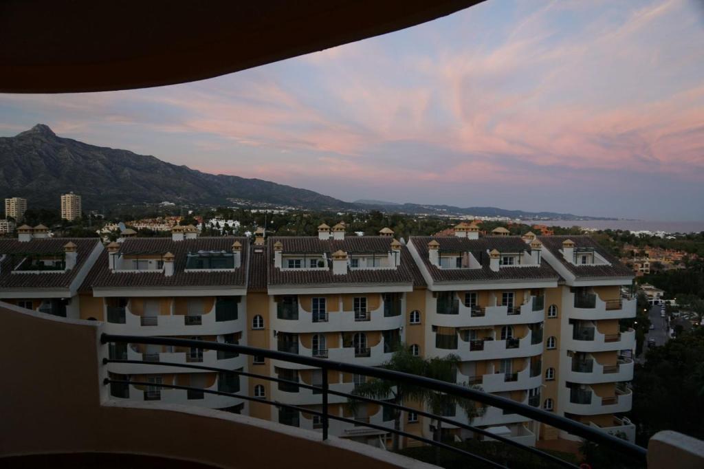 A general mountain view or a mountain view taken from Az apartmant