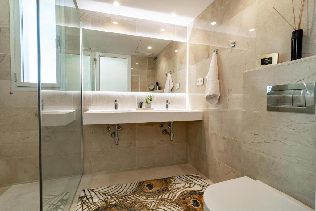 LMR1- Modern penthouse, private pool, families only, Marbella ...
