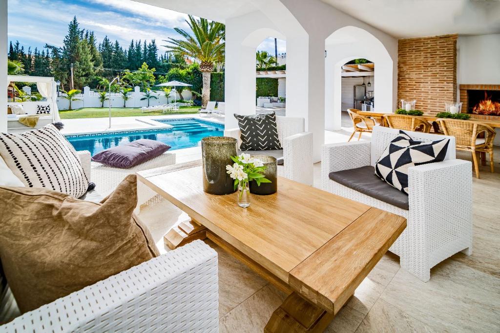 Bazén v ubytovaní VM-Lyxury 4 bedroom villa with private pool alebo v jeho blízkosti