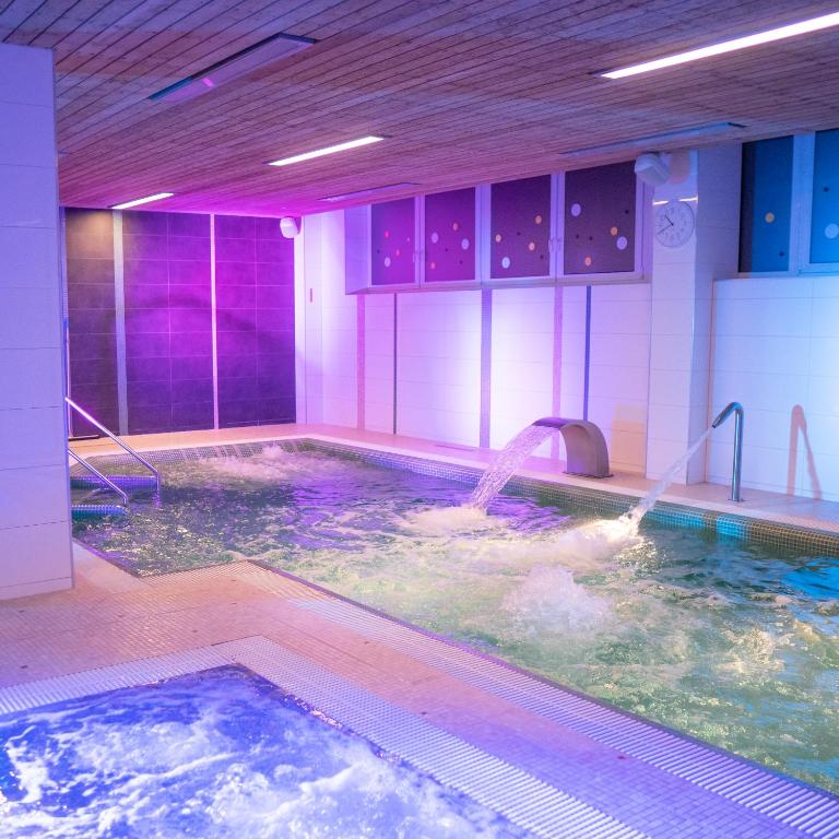 Bazén v ubytování Hotel JeštěBrno nebo v jeho okolí