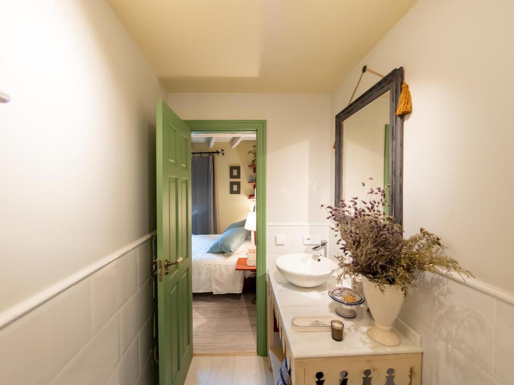 Posteľ alebo postele v izbe v ubytovaní Encantadora Casa de Pueblo con 5 Hab. en Burgos