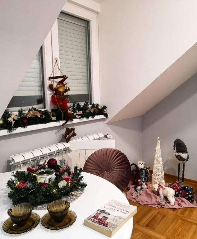 Φαγητό σε αυτό το διαμέρισμα ή κάπου εκεί κοντά