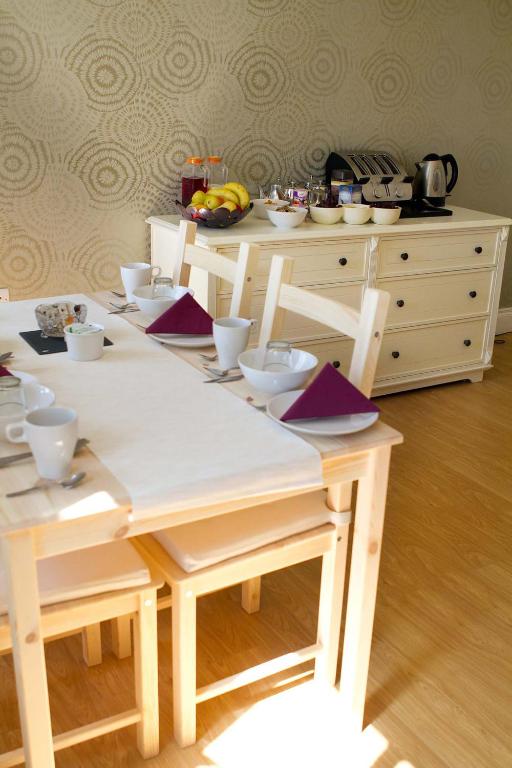 Příslušenství pro přípravu čaje a kávy v ubytování Cahermaclanchy House