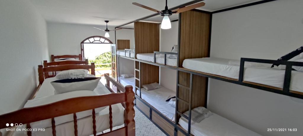 Praia Virgem Hostel - 女性宿舍间的双层床