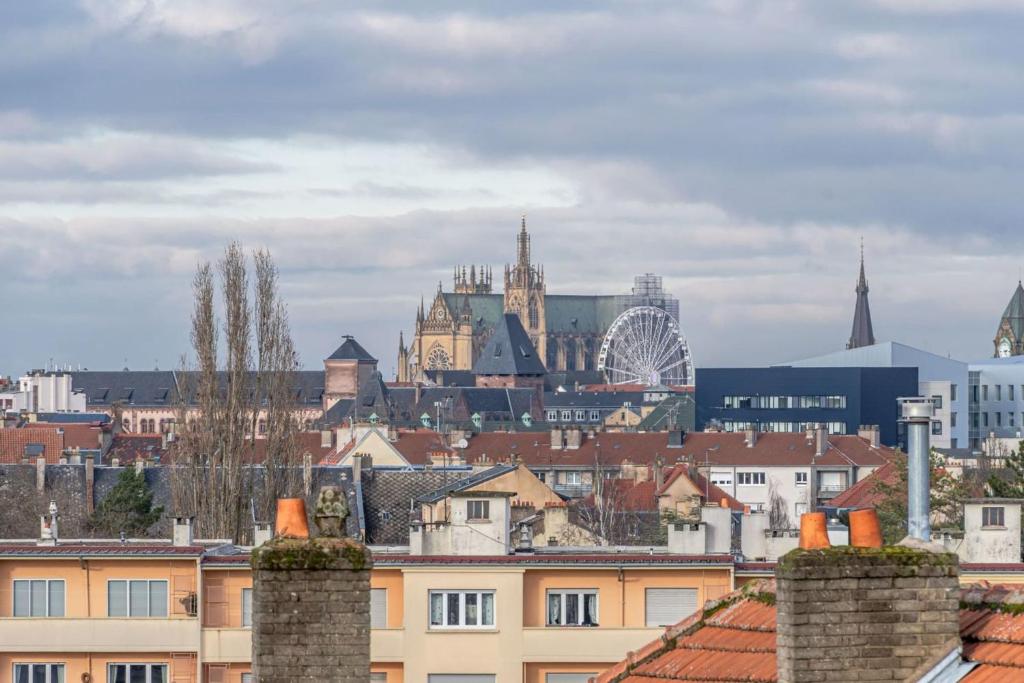 a view of the city from the roofs of buildings at L&#39;Horizon in Metz