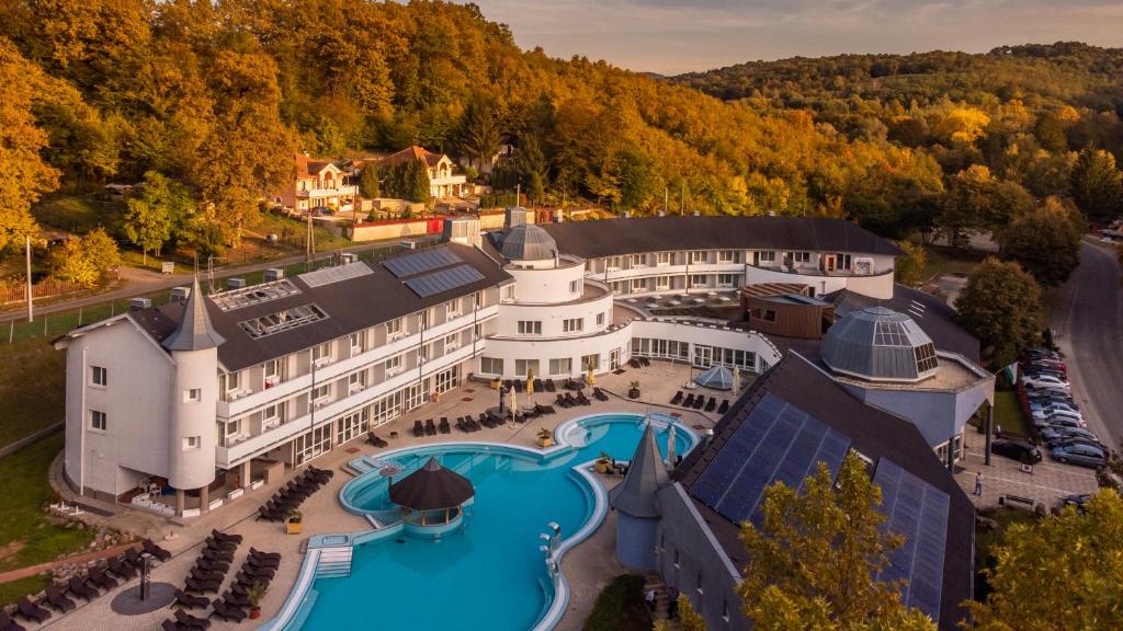 Bazén v ubytování Ambient Hotel & Thermal Spa nebo v jeho okolí