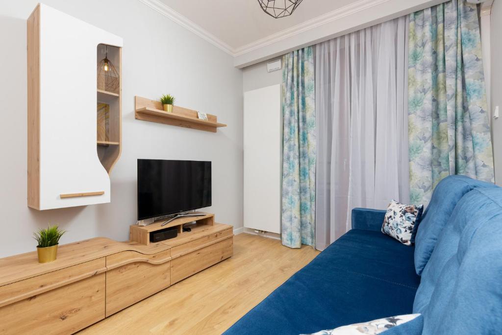 Televízia a/alebo spoločenská miestnosť v ubytovaní Apartments Arsenal Warsaw City Center by Noclegi Renters